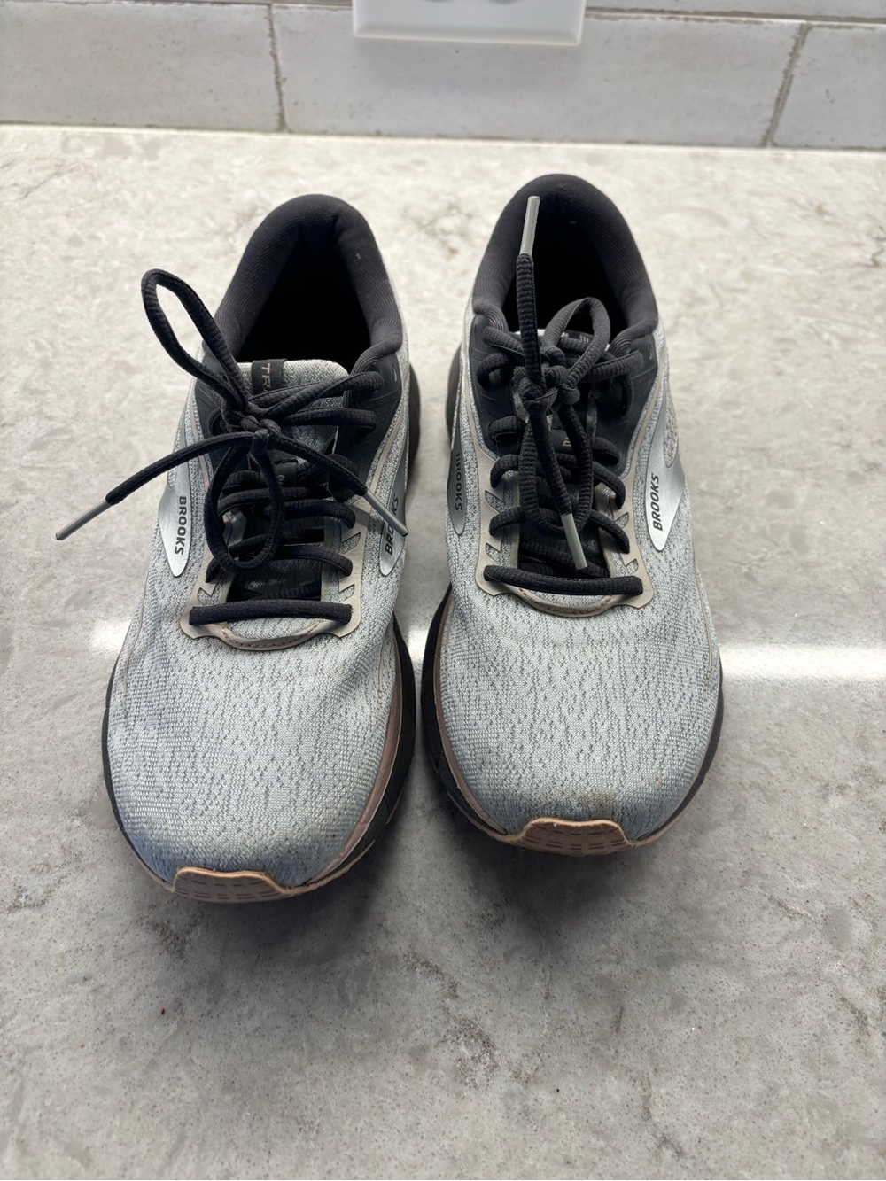 Brooks - Picture 2 of 4